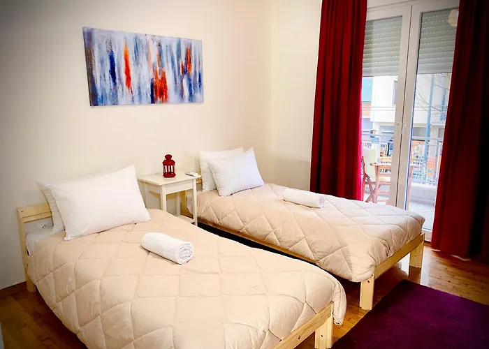 Spacious 2 Bedroom Apartment Downtown Athens - Explore Center By Foot