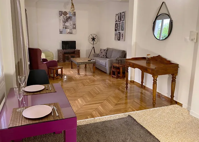 Spacious 2 Bedroom Apartment Downtown Athens - Explore Center By Foot