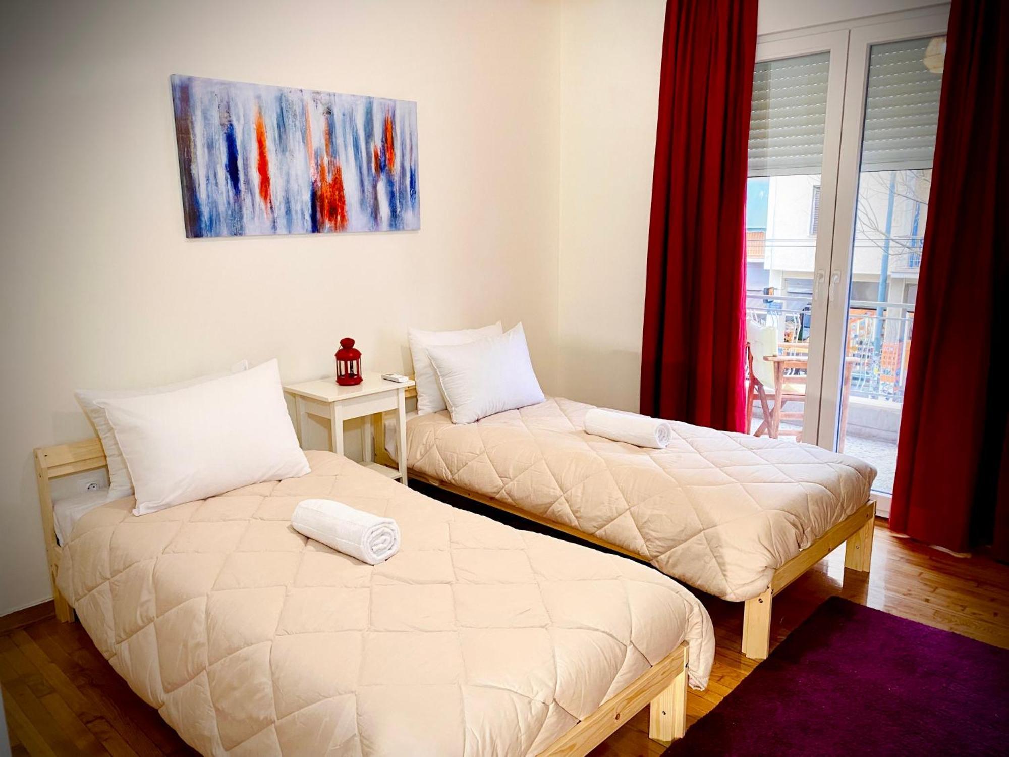 Spacious 2 Bedroom Downtown - Explore Center By Foot *
