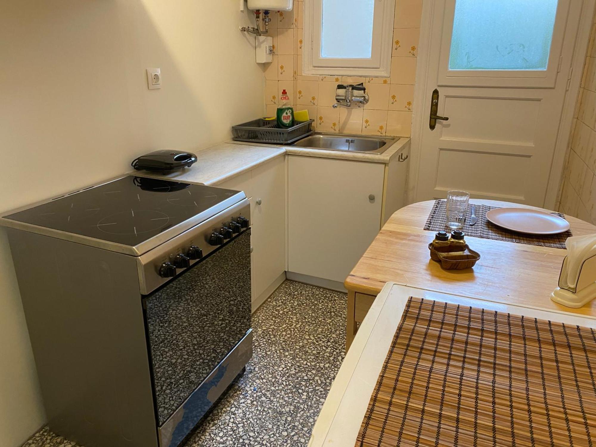 Spacious 2 Bedroom Downtown - Explore Center By Foot Athens