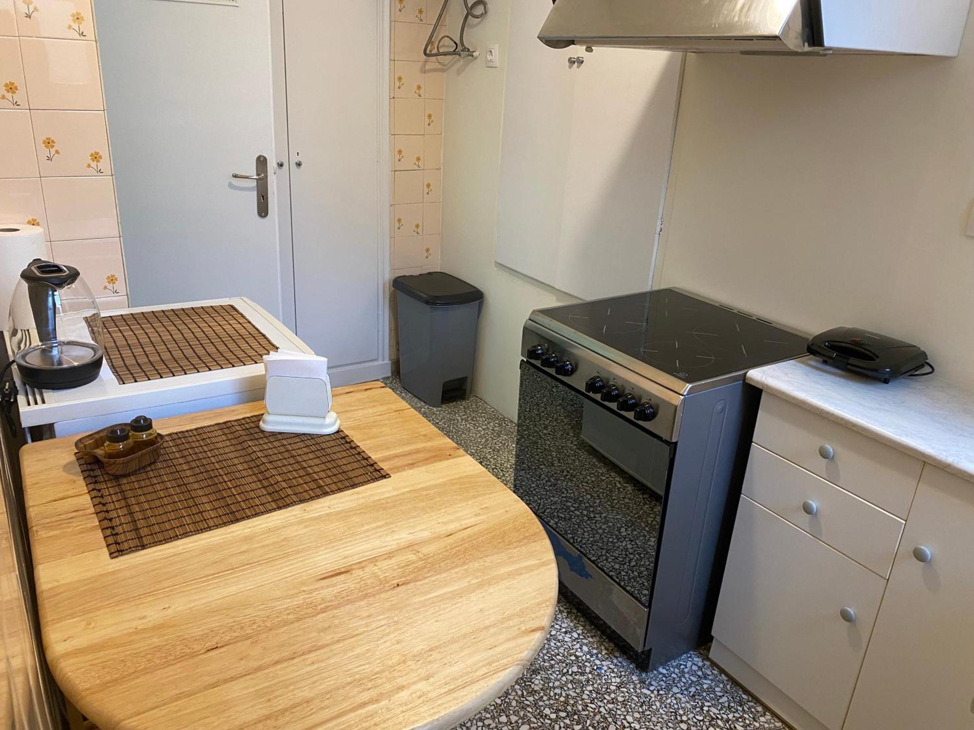 Spacious 2 Bedroom Downtown - Explore Center By Foot *